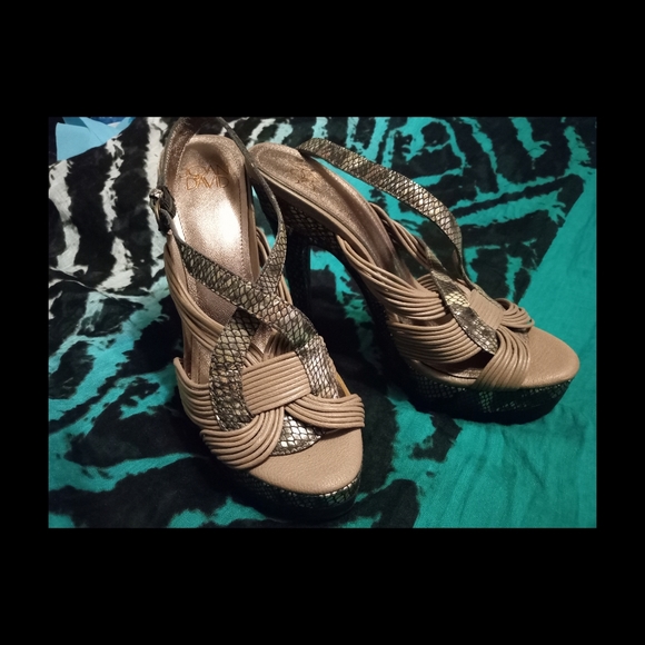 Joan & David Sz 7 Tan Snakeskin Stiletto Heels NWOT - Picture 2 of 10